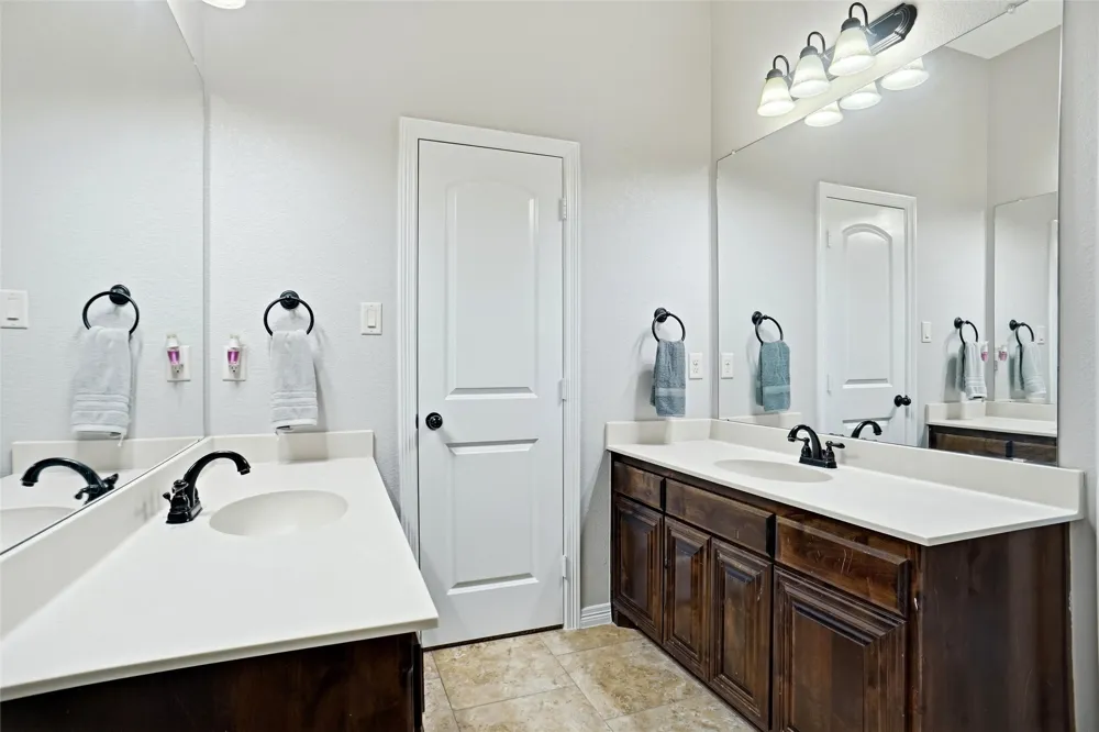 14216 Lucille Drive Newark, TX 76071