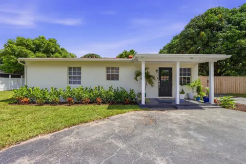 1900 Carissa Road