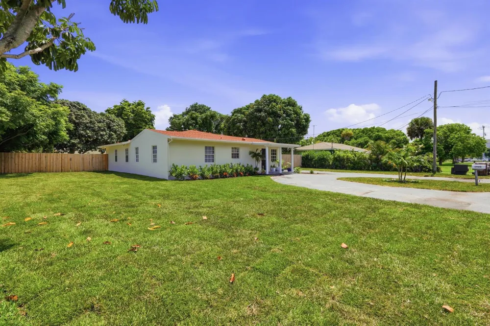 1900 Carissa Road Lake Clarke Shores, FL 33406