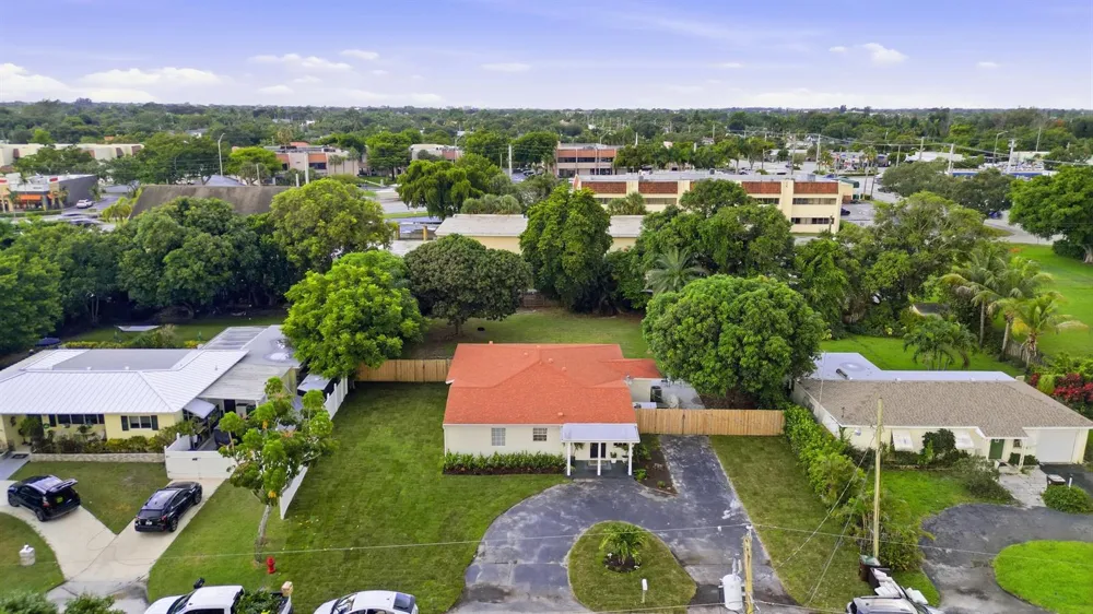 1900 Carissa Road Lake Clarke Shores, FL 33406