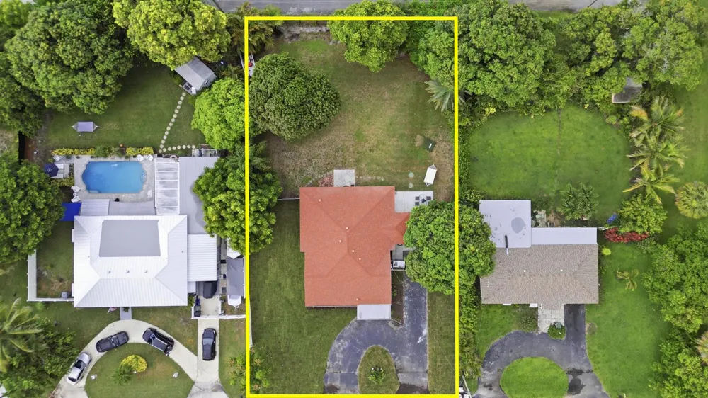 1900 Carissa Road Lake Clarke Shores, FL 33406
