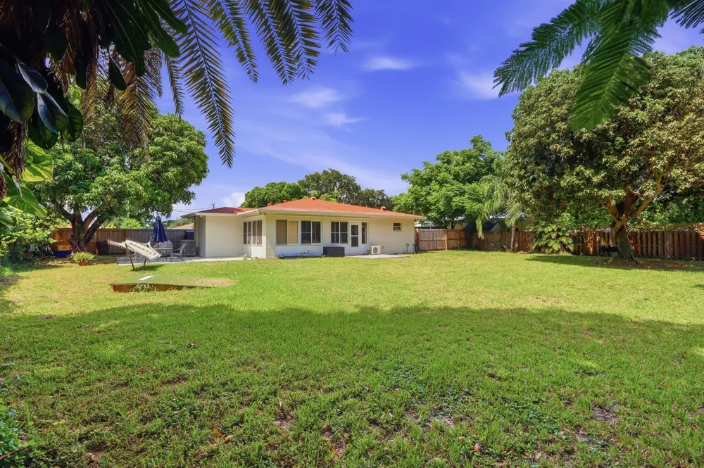 1900 Carissa Road Lake Clarke Shores, FL 33406