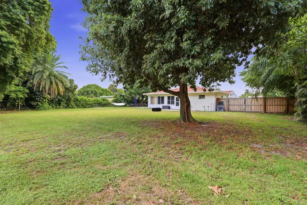 1900 Carissa Road Lake Clarke Shores, FL 33406