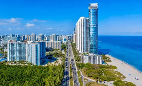 100 Bayview Dr #2014