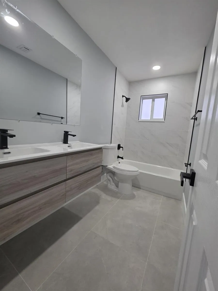 2660 NW 83rd Terrace Coral Springs, FL 33065