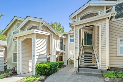 2300 Jefferson Avenue NE #E121