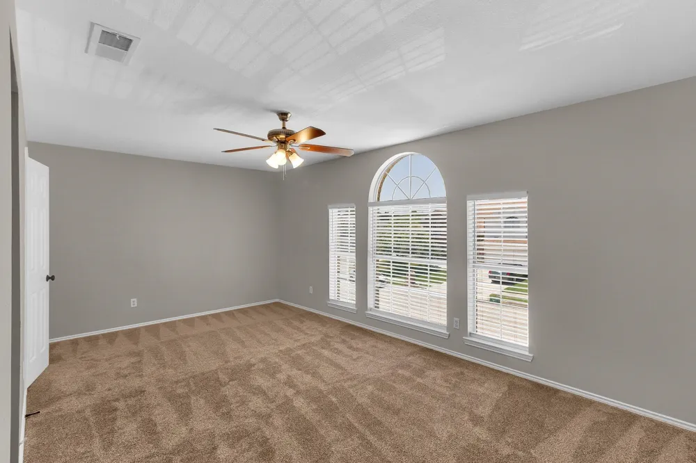 4729 WoodHaven Lane Haltom City, TX 76137