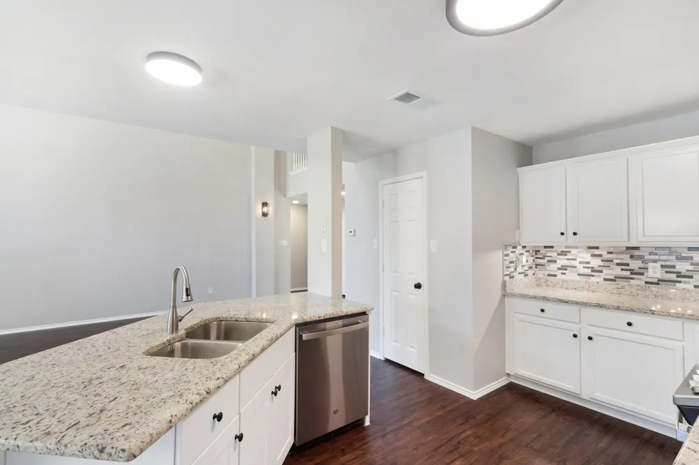4729 WoodHaven Lane Haltom City, TX 76137