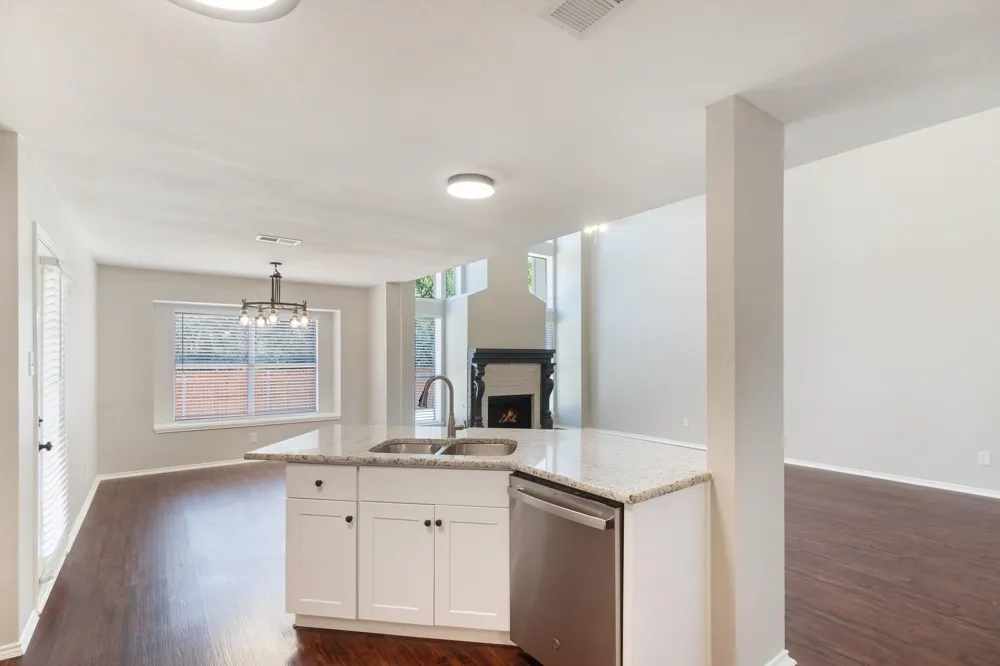 4729 WoodHaven Lane Haltom City, TX 76137