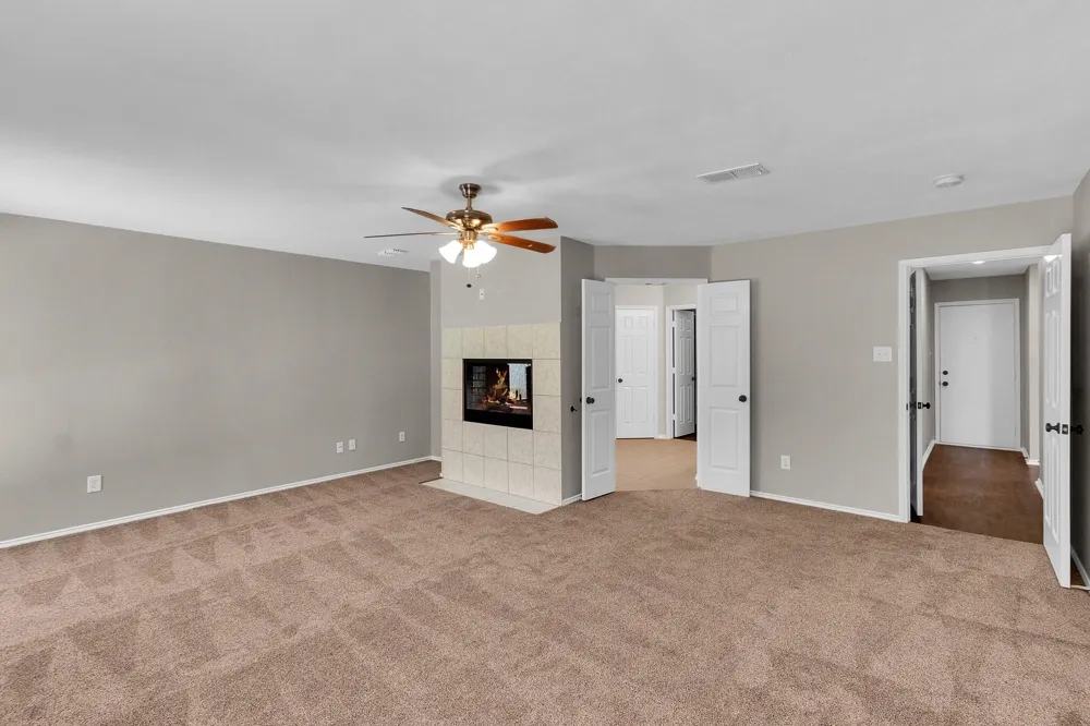 4729 WoodHaven Lane Haltom City, TX 76137