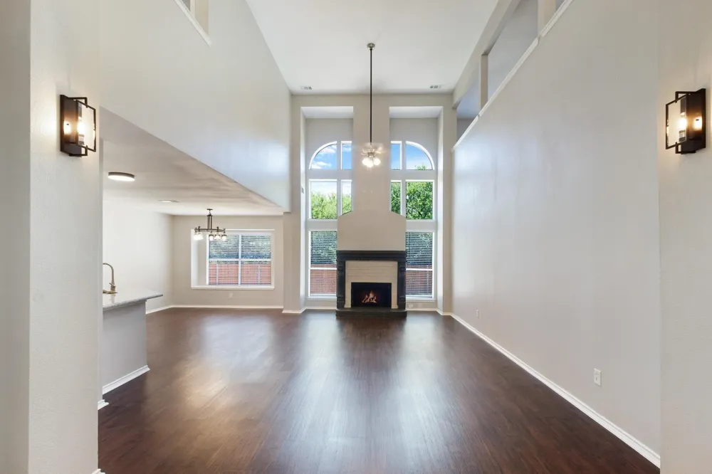 4729 WoodHaven Lane Haltom City, TX 76137