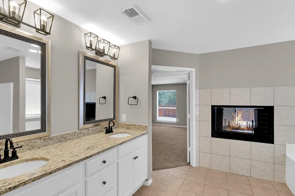 4729 WoodHaven Lane Haltom City, TX 76137