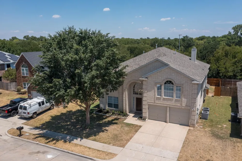 4729 WoodHaven Lane Haltom City, TX 76137