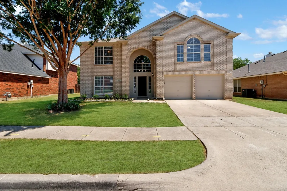 4729 WoodHaven Lane Haltom City, TX 76137