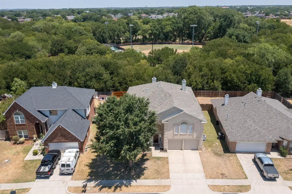 4729 WoodHaven Lane Haltom City, TX 76137