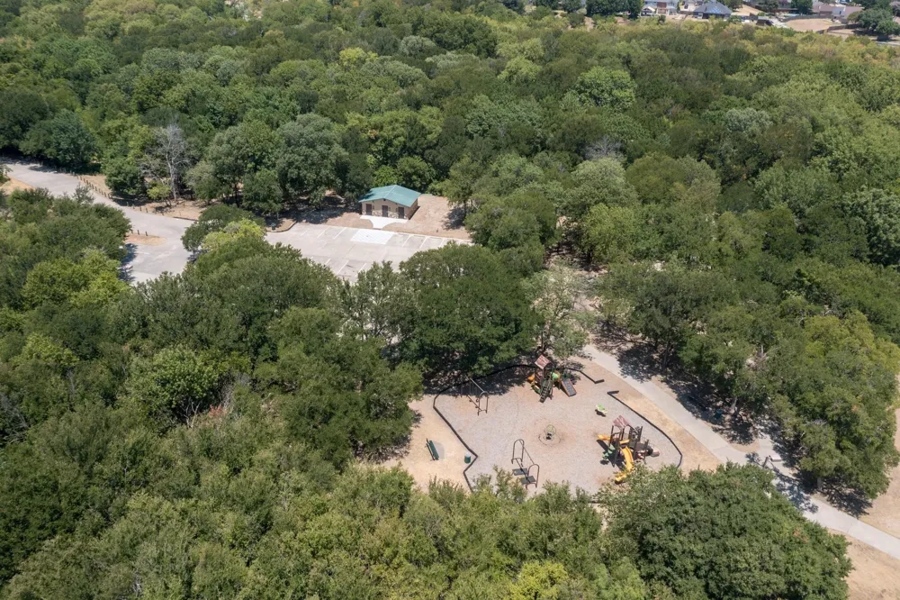 4729 WoodHaven Lane Haltom City, TX 76137