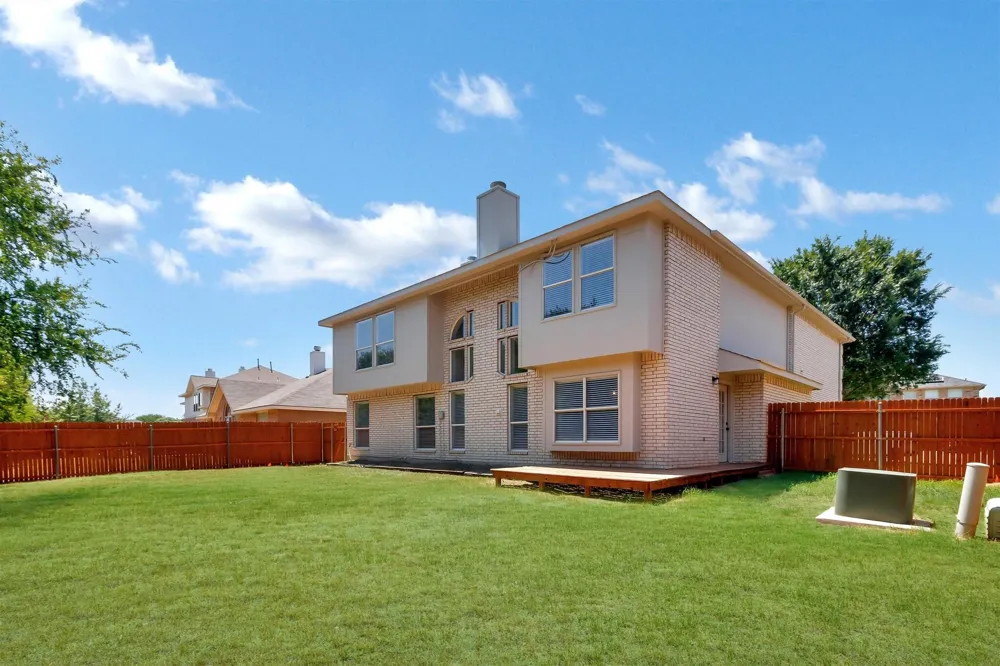 4729 WoodHaven Lane Haltom City, TX 76137