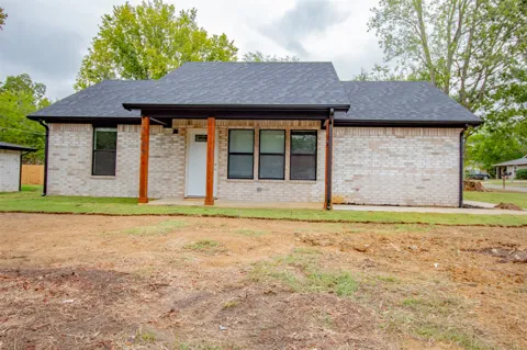 1102 W Mulberry