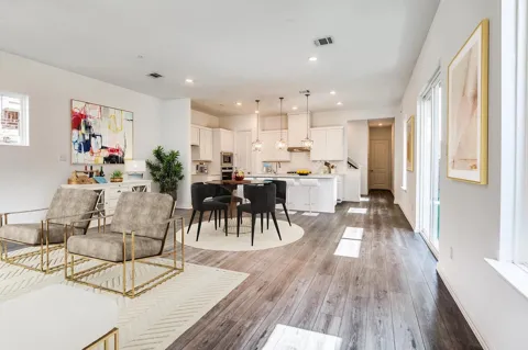 6205 Queens Path