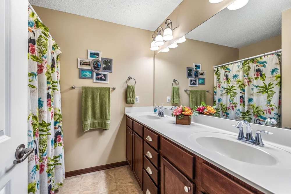 3375 Maureen Lane Stillwater, MN 55082