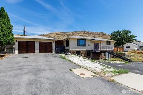 801 Tulip Street