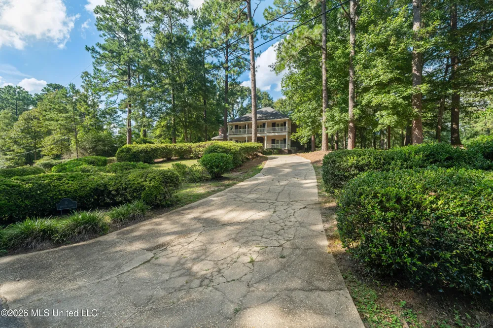 16 Dunleith Court Hattiesburg, MS 39402