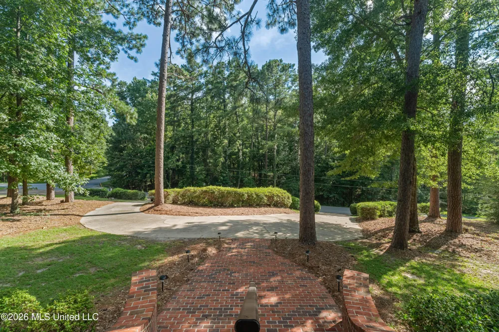 16 Dunleith Court Hattiesburg, MS 39402