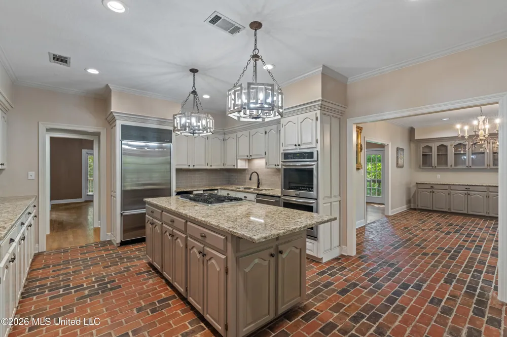 16 Dunleith Court Hattiesburg, MS 39402