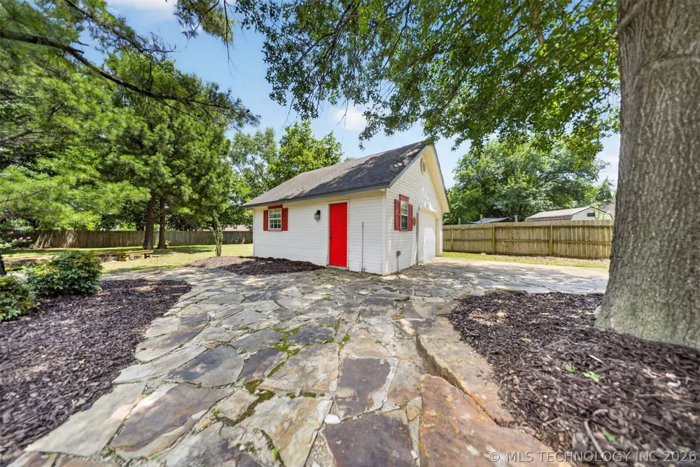 1102 W 20th Street Claremore, OK 74017