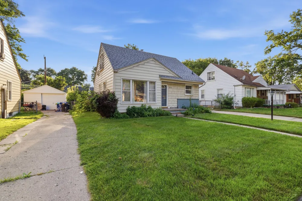 19353 Denby Street Redford, MI 48240