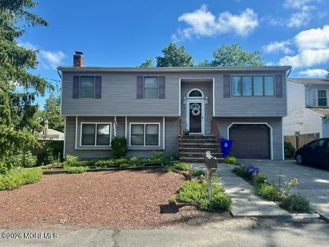 896 Lynnwood Avenue