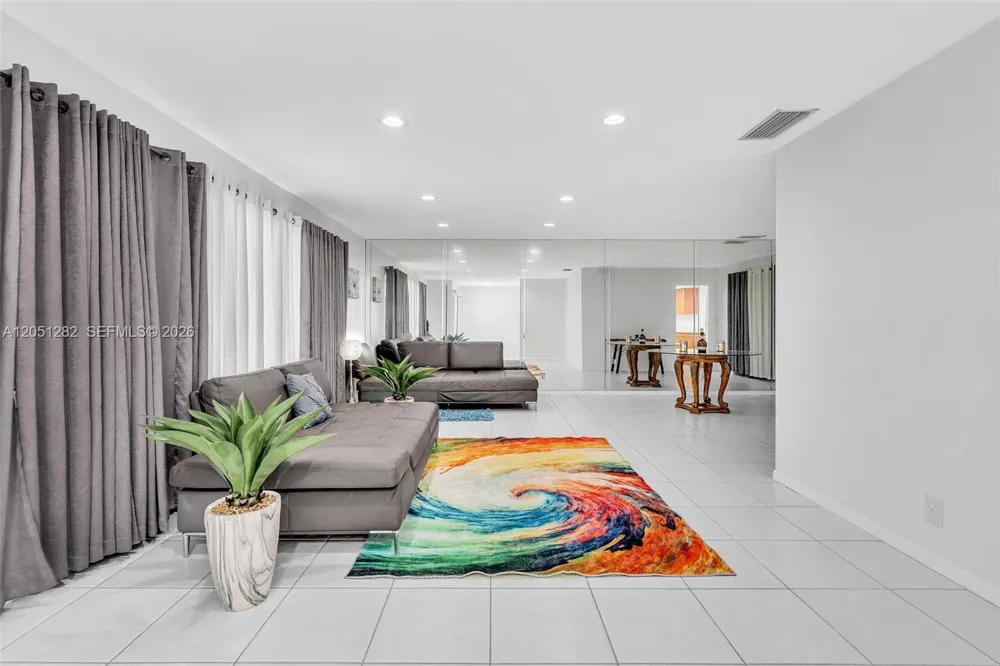 411 Wilma Cir Riviera Beach, FL 33404