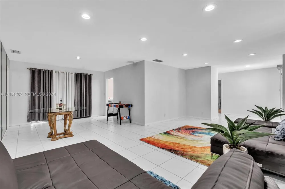 411 Wilma Cir Riviera Beach, FL 33404