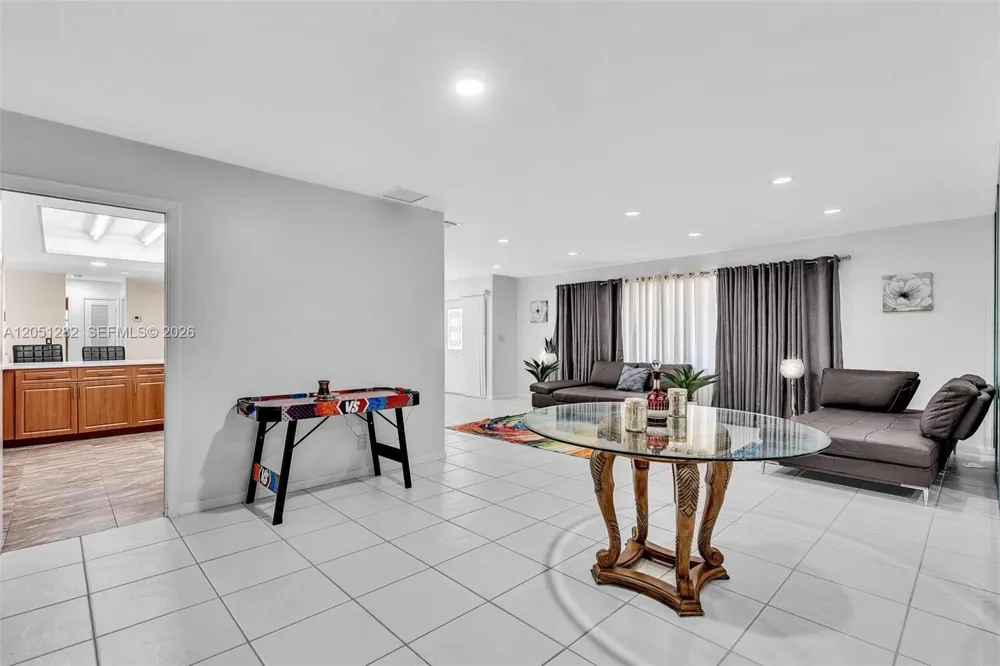 411 Wilma Cir Riviera Beach, FL 33404