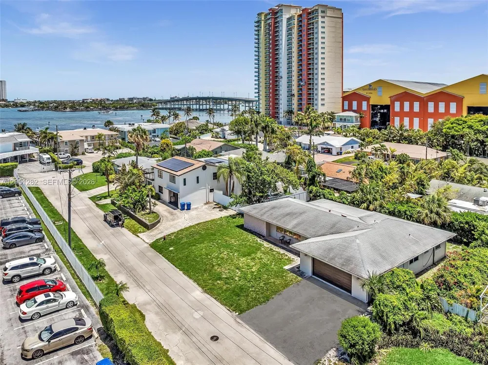 411 Wilma Cir Riviera Beach, FL 33404