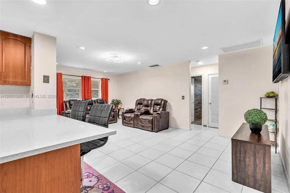 411 Wilma Cir Riviera Beach, FL 33404