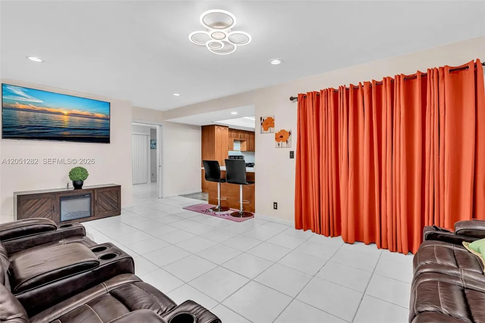 411 Wilma Cir Riviera Beach, FL 33404