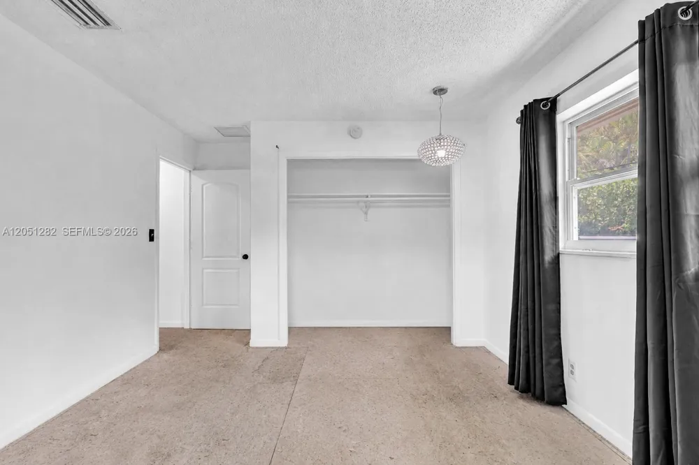 411 Wilma Cir Riviera Beach, FL 33404