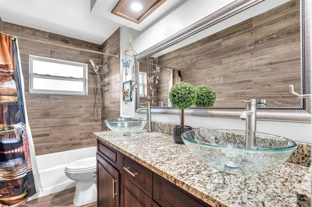 411 Wilma Cir Riviera Beach, FL 33404
