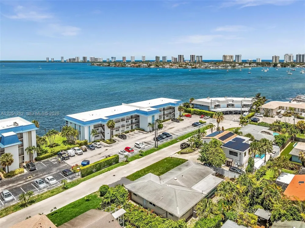 411 Wilma Cir Riviera Beach, FL 33404
