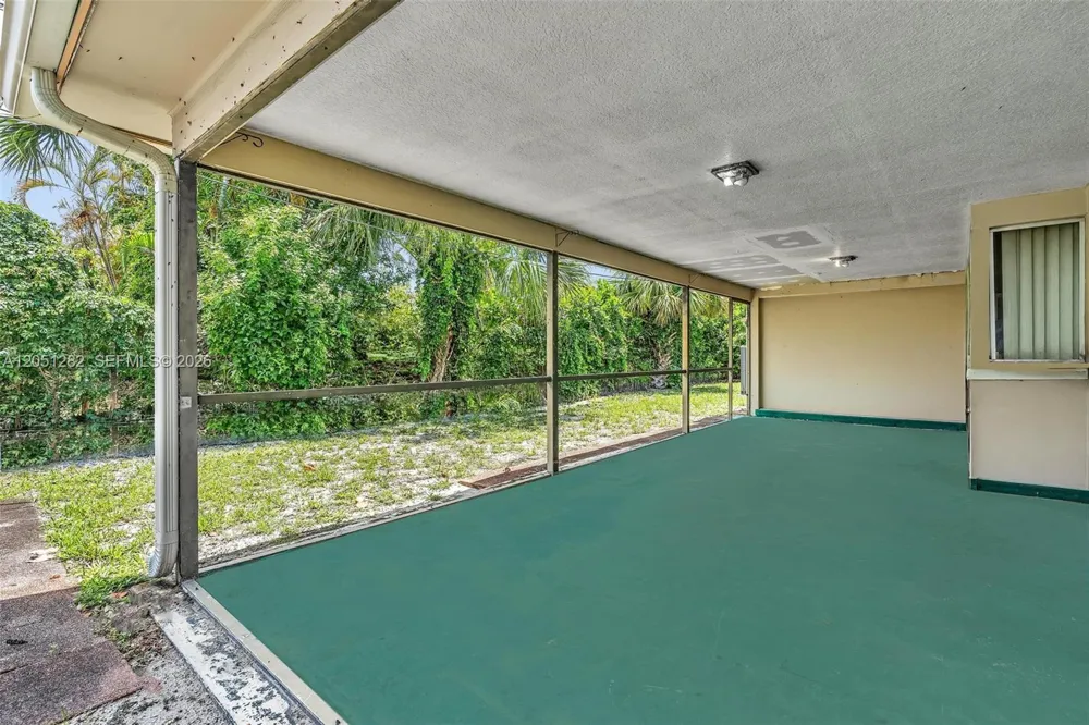 411 Wilma Cir Riviera Beach, FL 33404