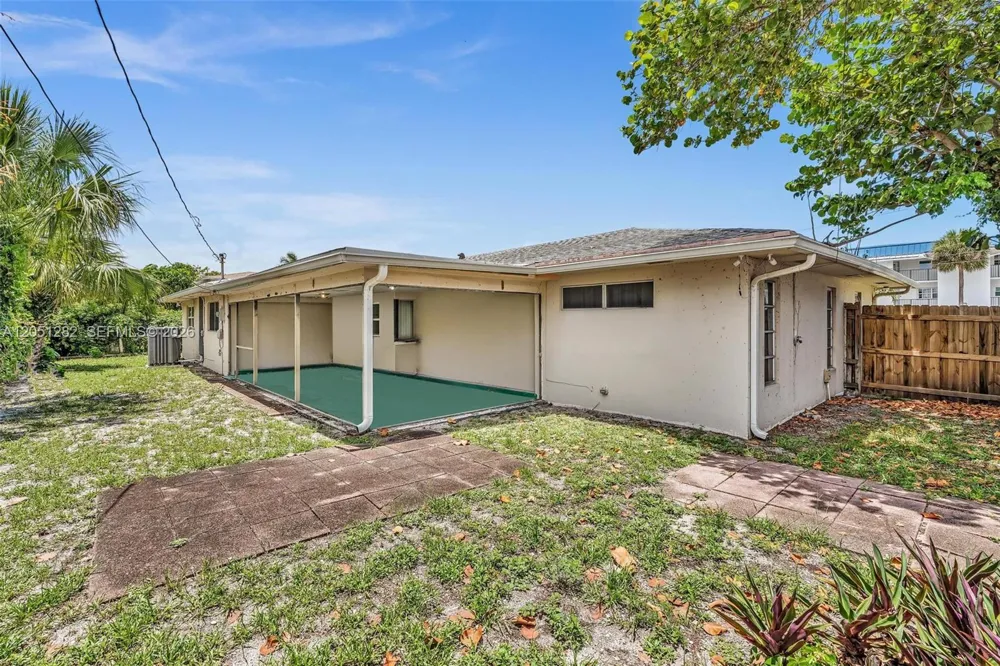 411 Wilma Cir Riviera Beach, FL 33404