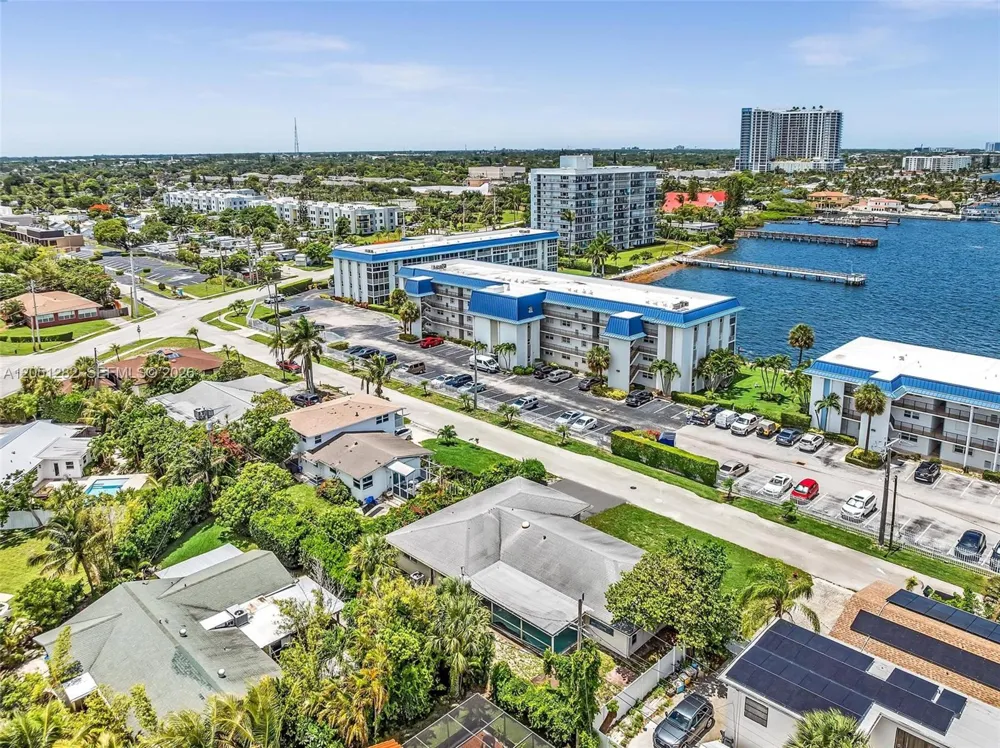 411 Wilma Cir Riviera Beach, FL 33404