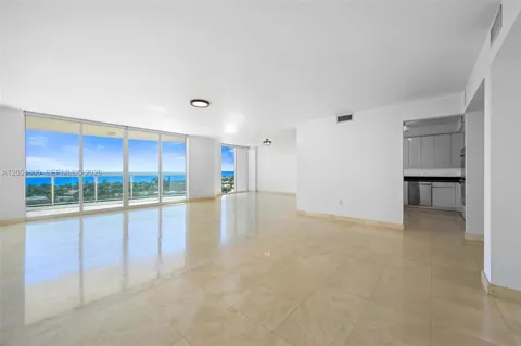 20201 E Country Club Dr #1502