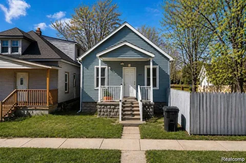 2415 McLean Street