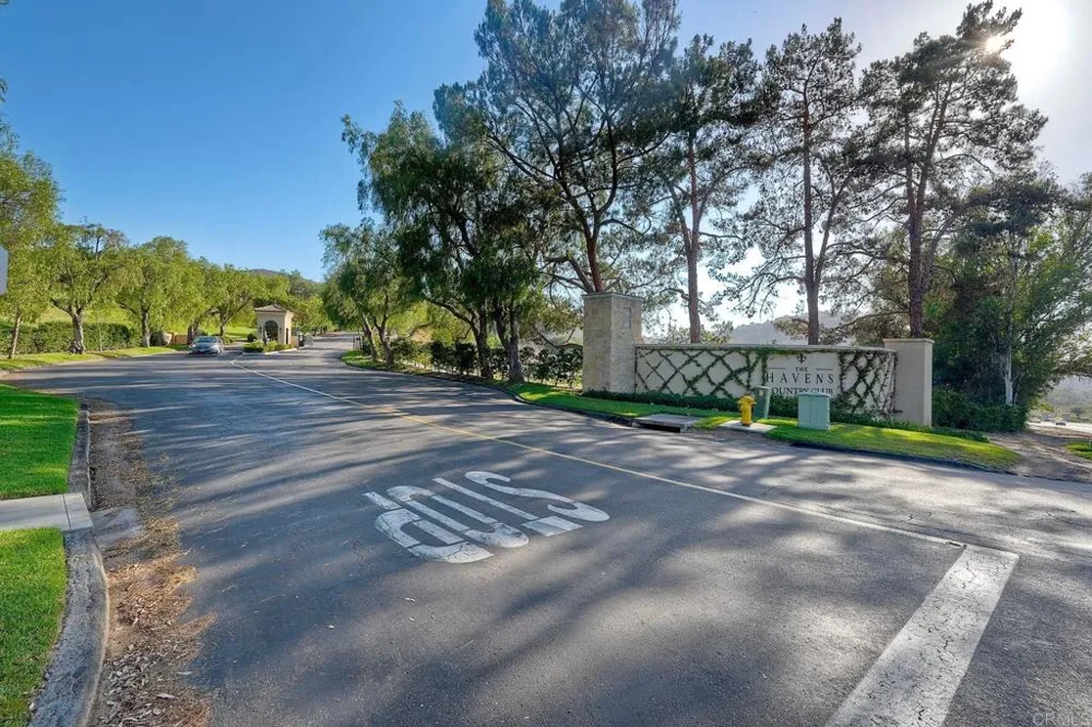 29118 Laurel Valley Dr Vista, CA 92084