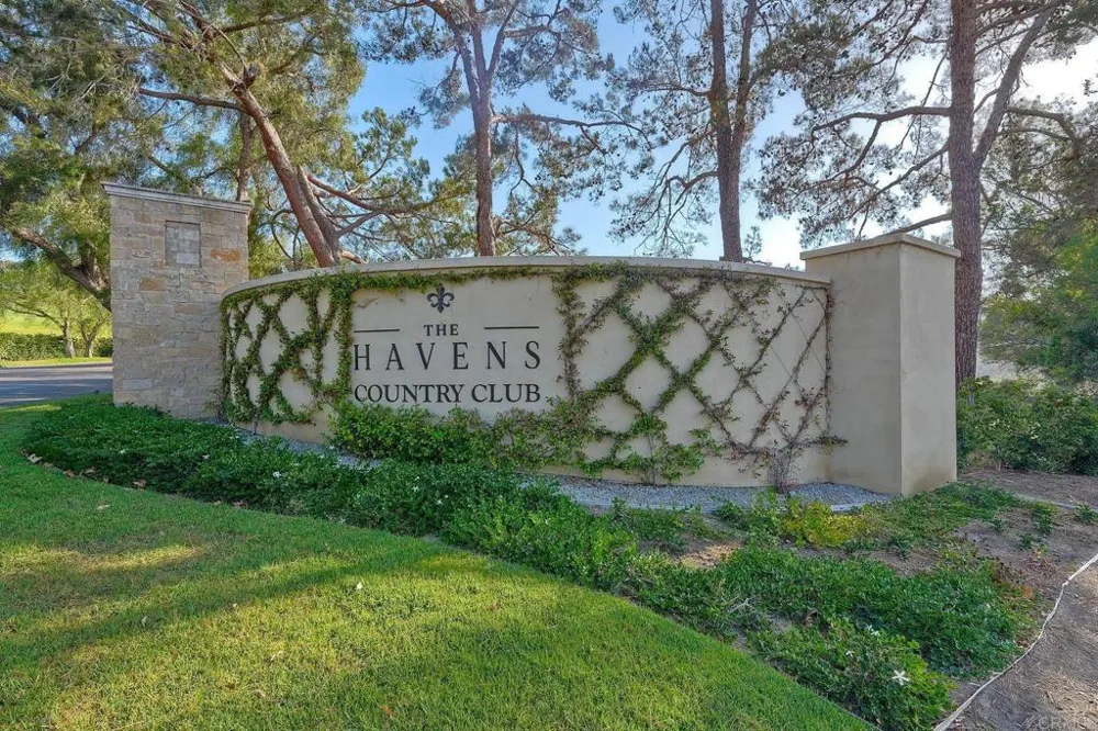 29118 Laurel Valley Dr Vista, CA 92084