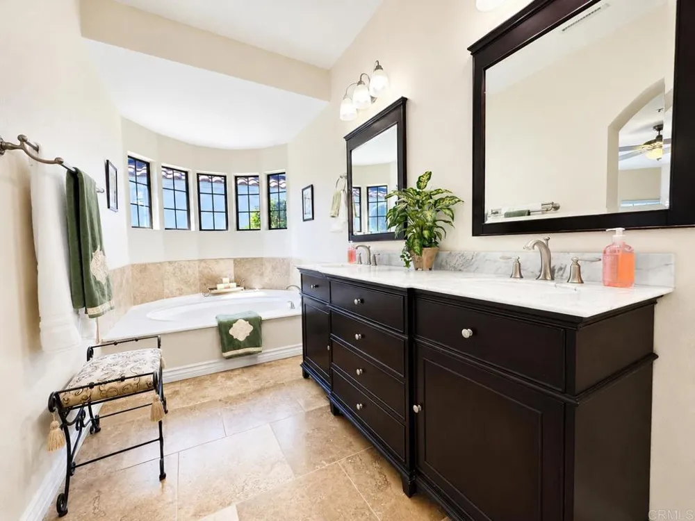 29118 Laurel Valley Dr Vista, CA 92084