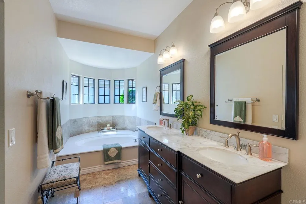 29118 Laurel Valley Dr Vista, CA 92084