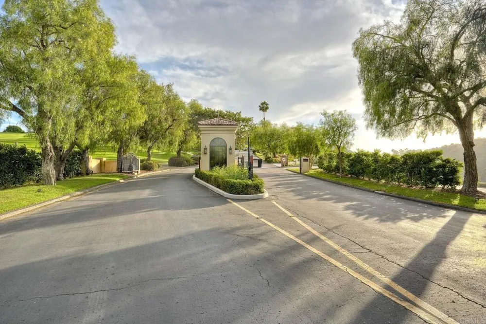 29118 Laurel Valley Dr Vista, CA 92084